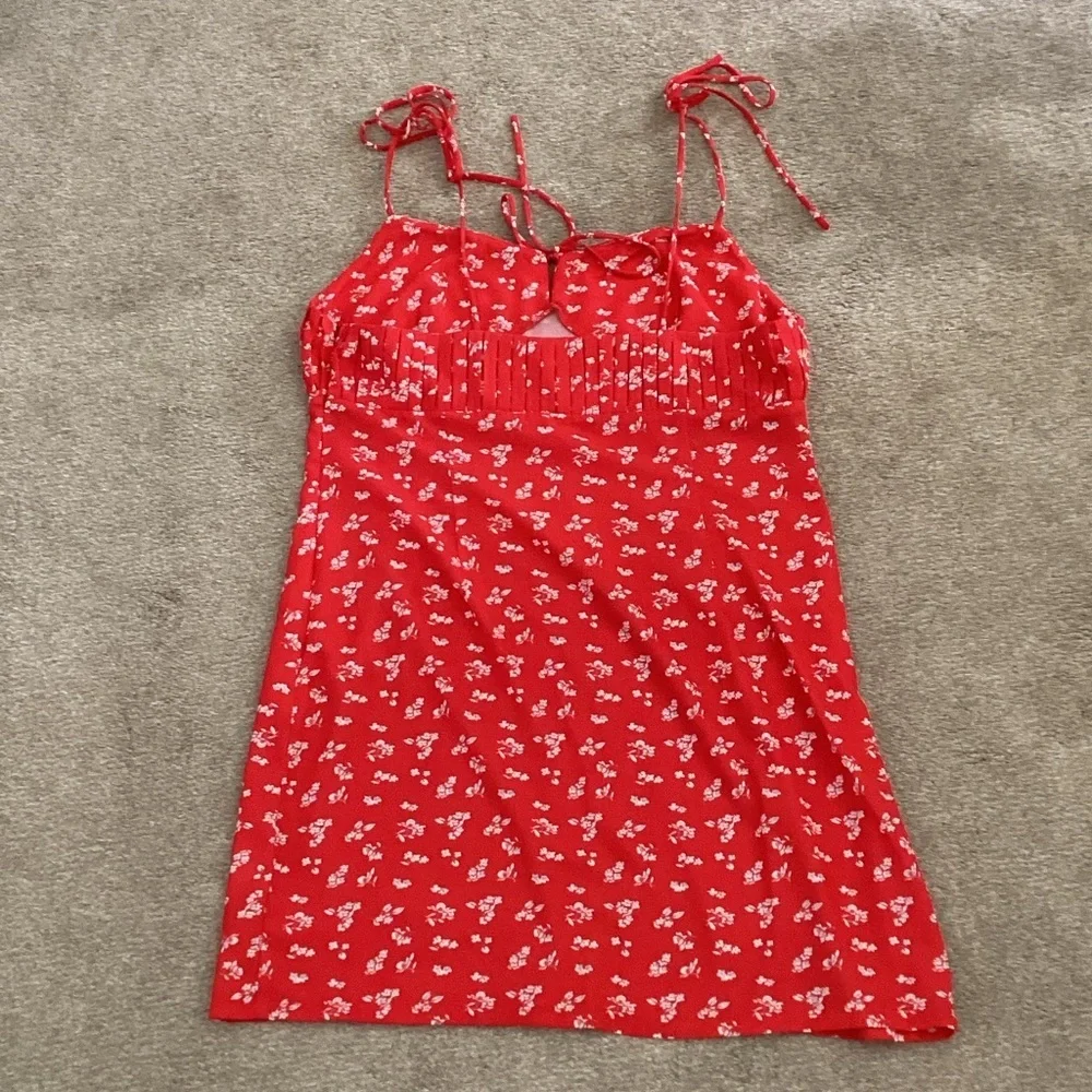 Princess Polly Red Floral Dress - Picture 6 of 7